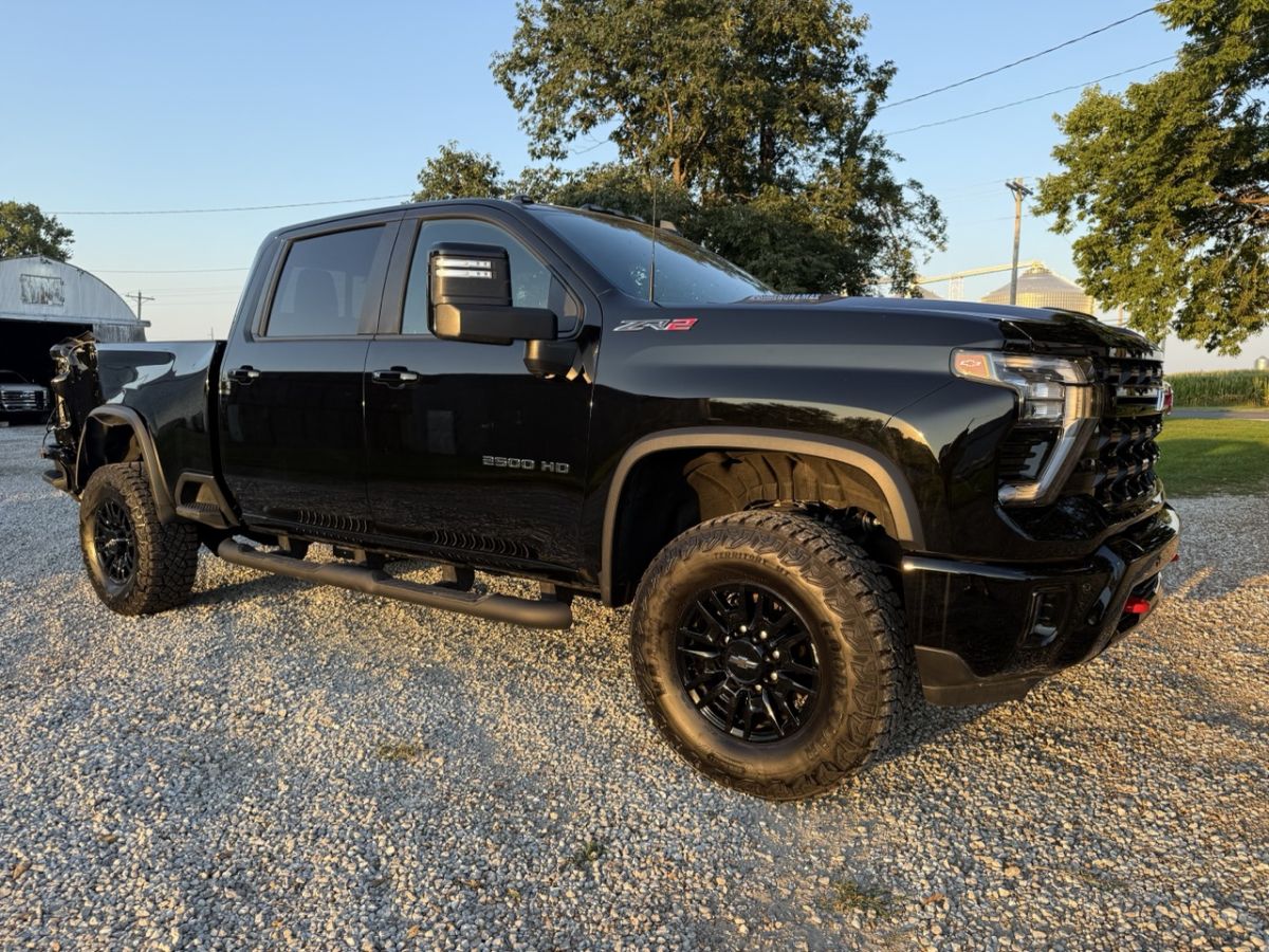 2026 Chevrolet Silverado 2500HD ZR2 - Photo 2