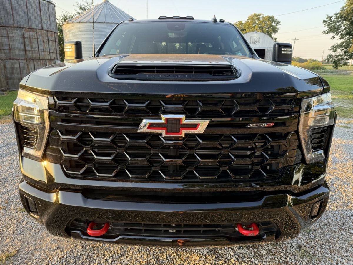 2026 Chevrolet Silverado 2500HD ZR2 - Photo 3