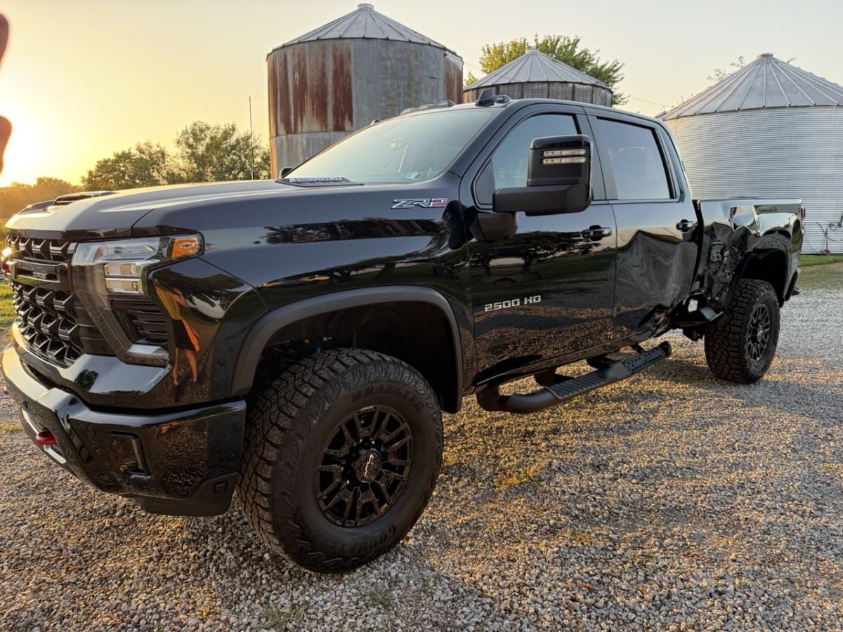 2026 Chevrolet Silverado 2500HD ZR2 - Photo 4