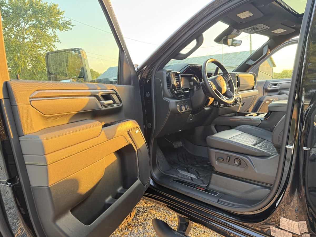 2026 Chevrolet Silverado 2500HD ZR2 - Photo 9