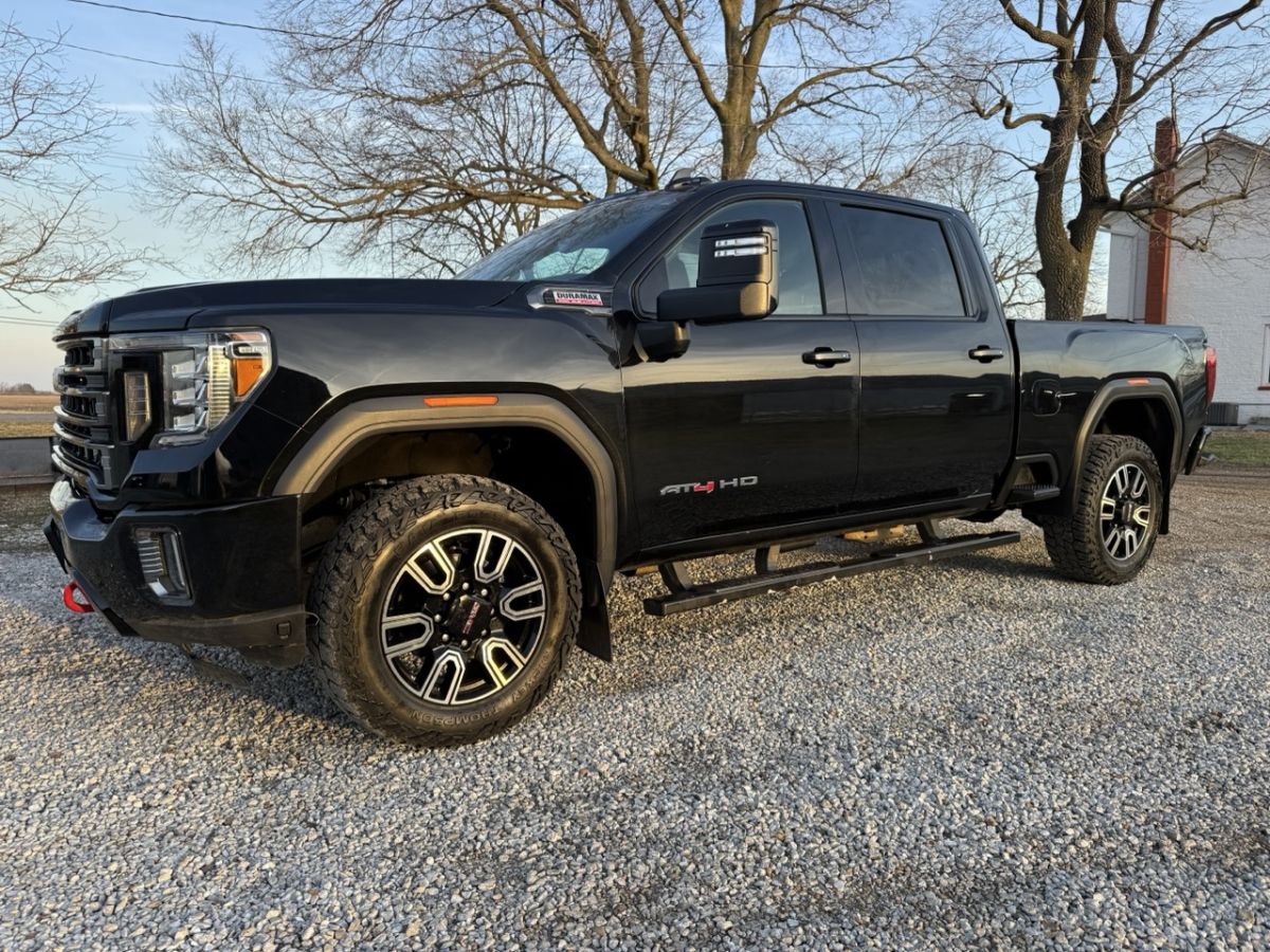 2023 GMC Sierra 4WD Crew Cab Standard Box AT4's photo